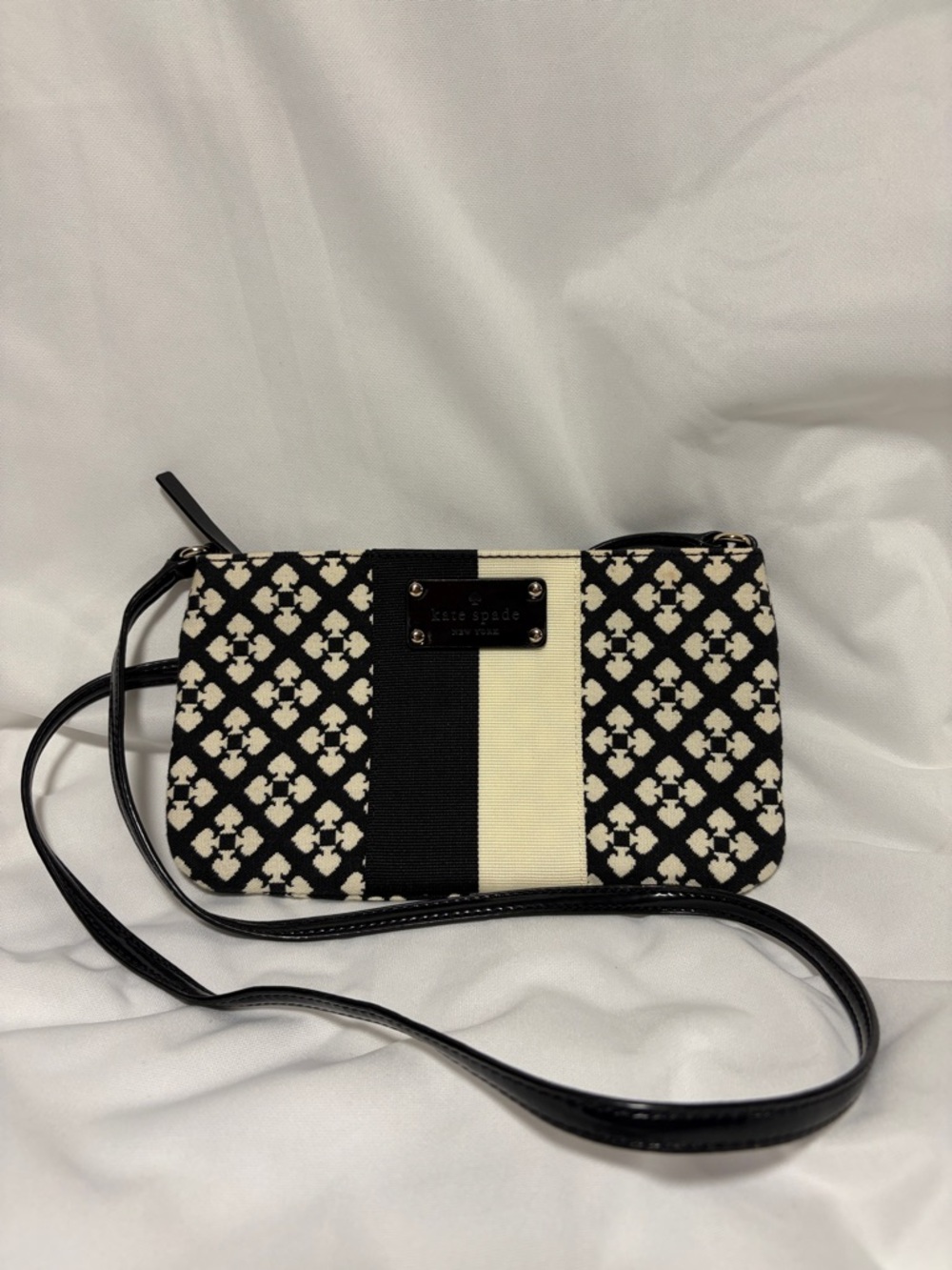 kate spade Black and Cream Patterned Crossbody Wristlet